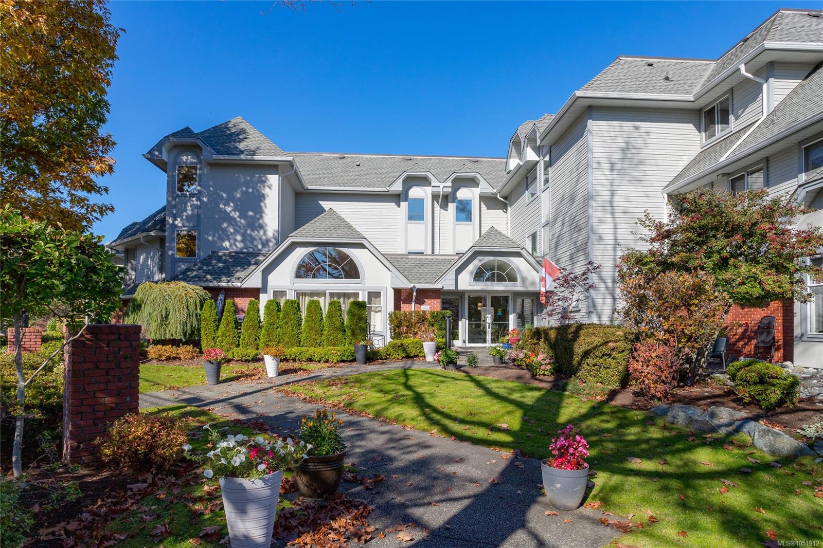 201-10431 Resthaven Dr — listing photo 2 of 38