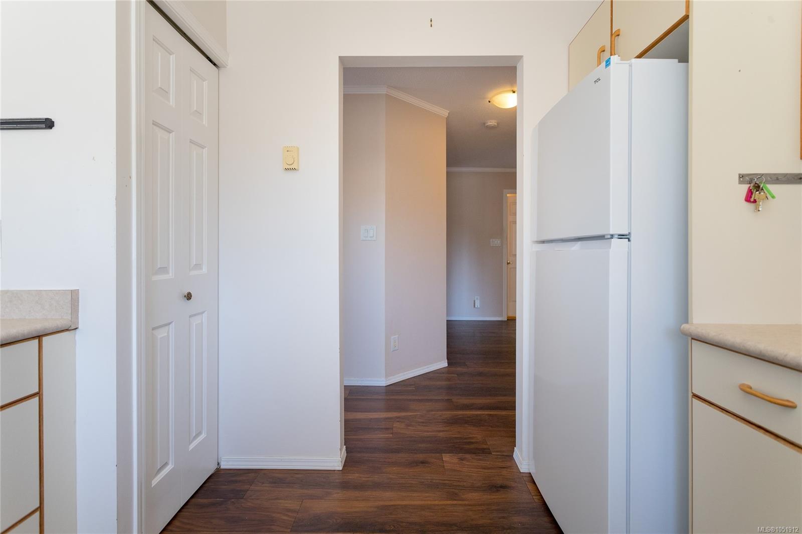 201-10431 Resthaven Dr — listing photo 14 of 38