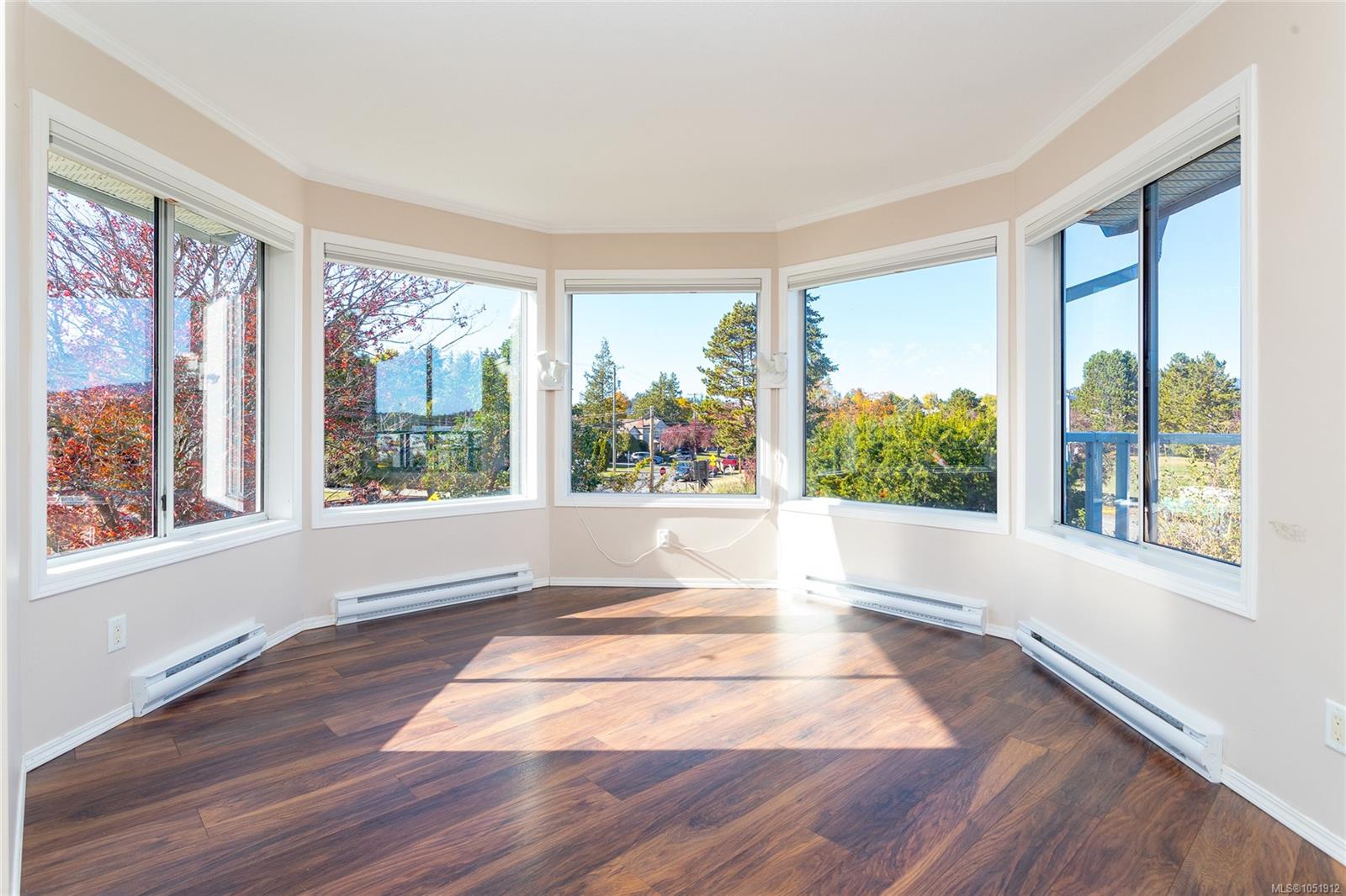 201-10431 Resthaven Dr — listing photo 5 of 38
