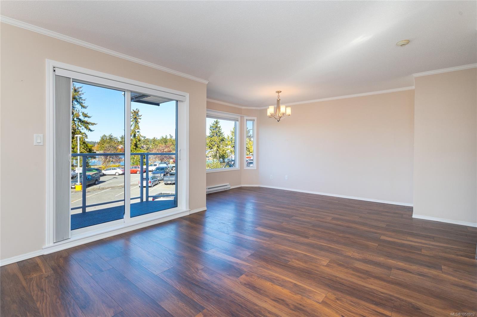 201-10431 Resthaven Dr — listing photo 8 of 38