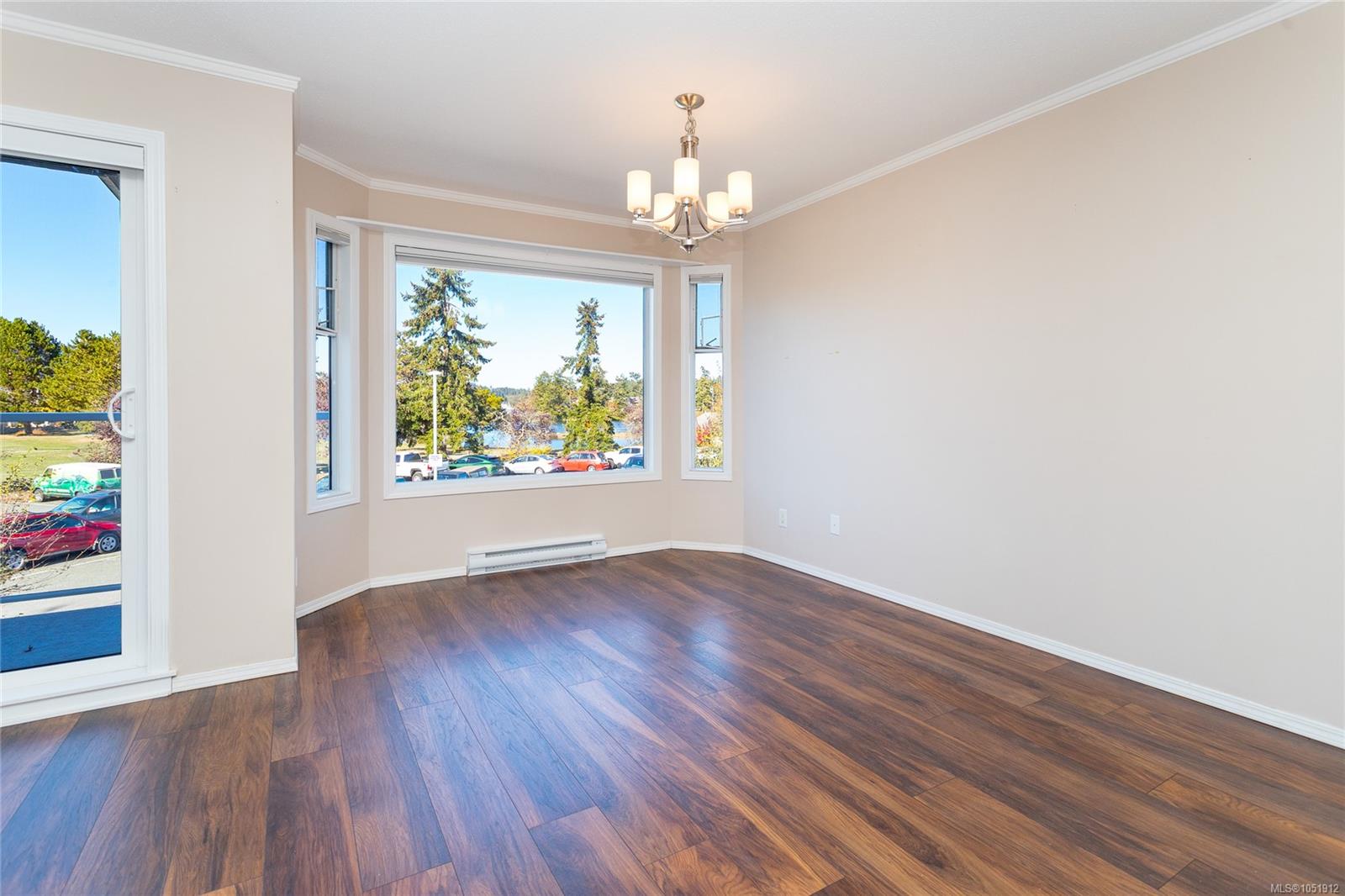 201-10431 Resthaven Dr — listing photo 9 of 38