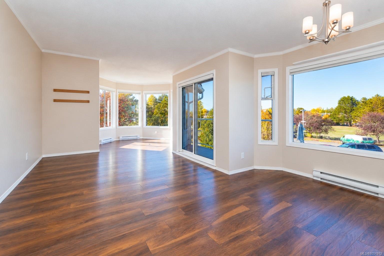 201-10431 Resthaven Dr — listing photo 10 of 38