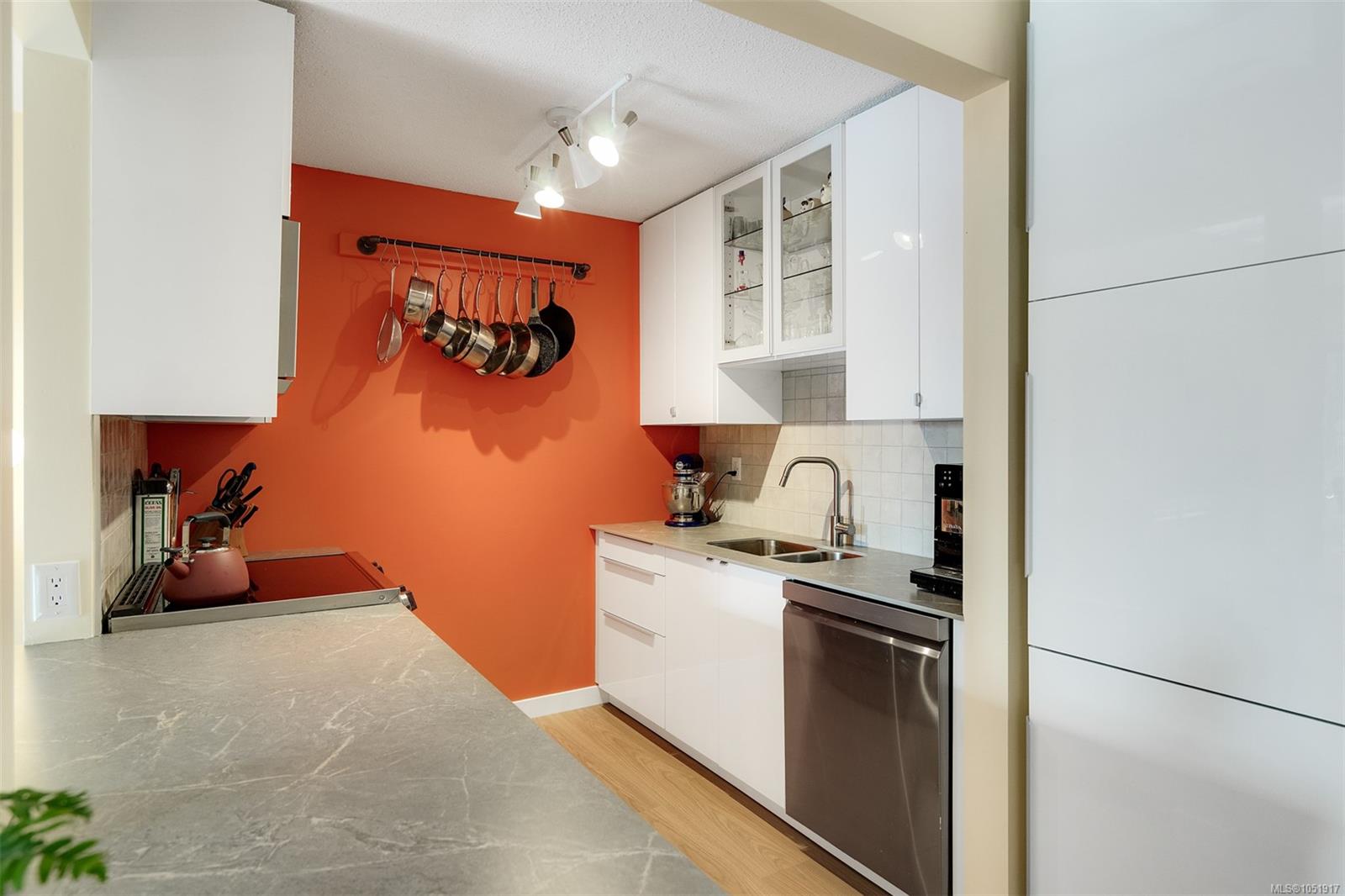 416-1433 Faircliff Lane — listing photo 6 of 46