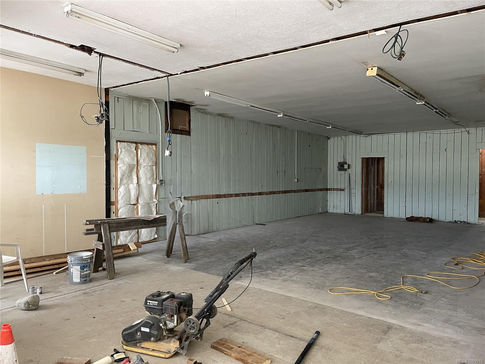 4560 Adelaide St — listing photo 4 of 5
