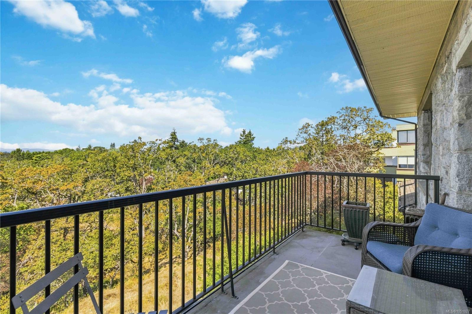 B-3960 Cedar Hill Rd — listing photo 6 of 60