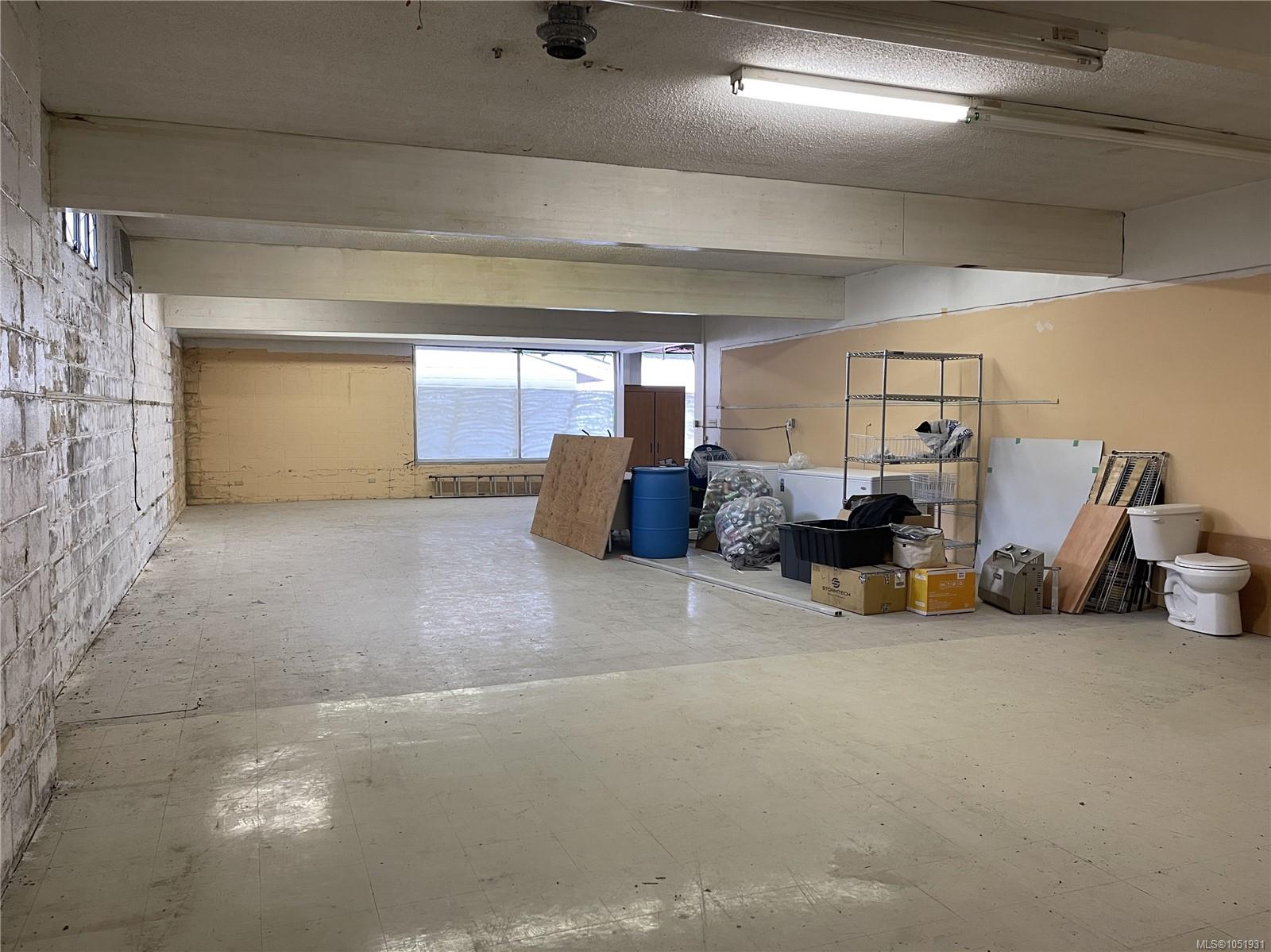 4562 Adelaide St — listing photo 2 of 5