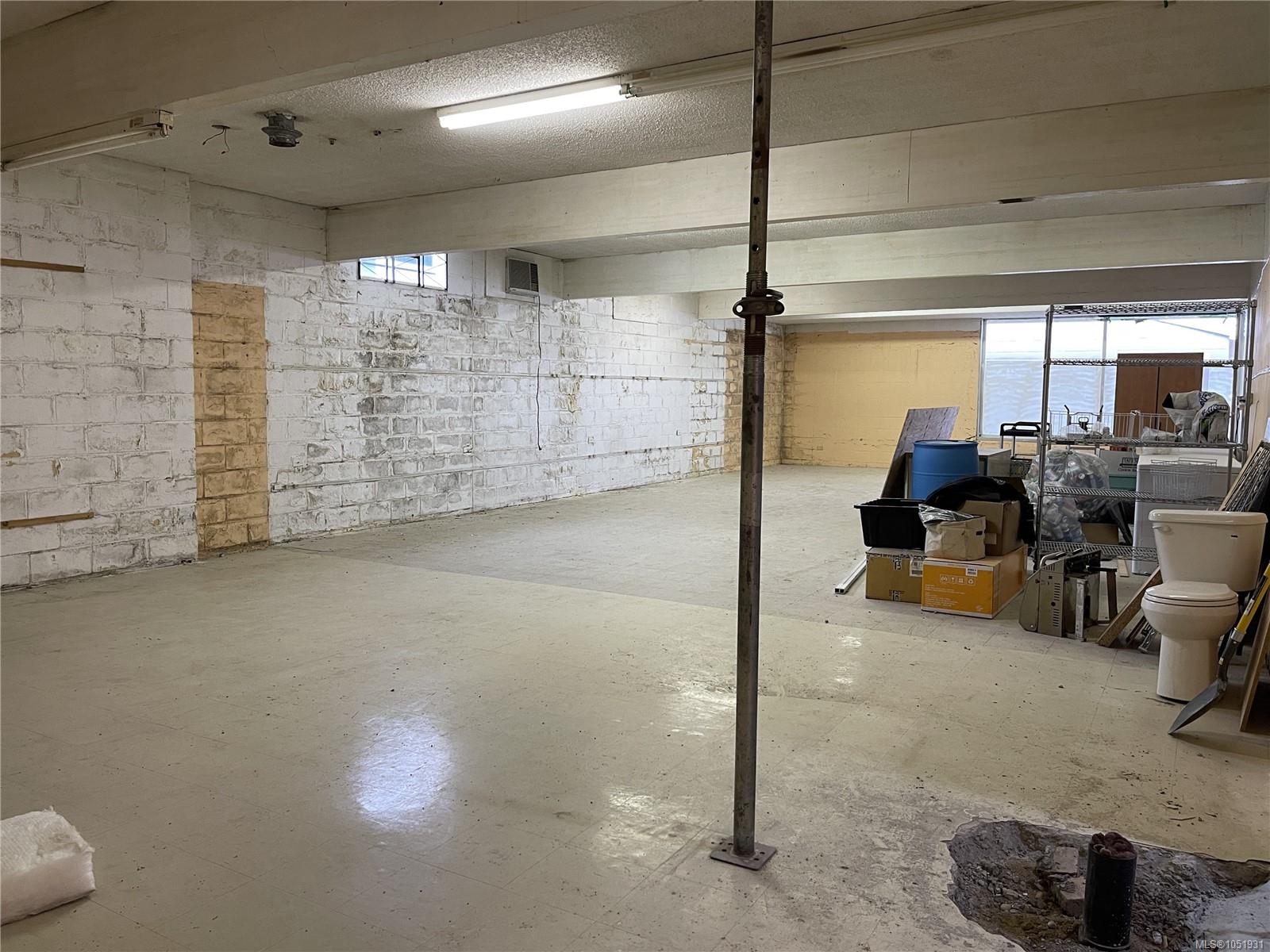 4562 Adelaide St — listing photo 5 of 5