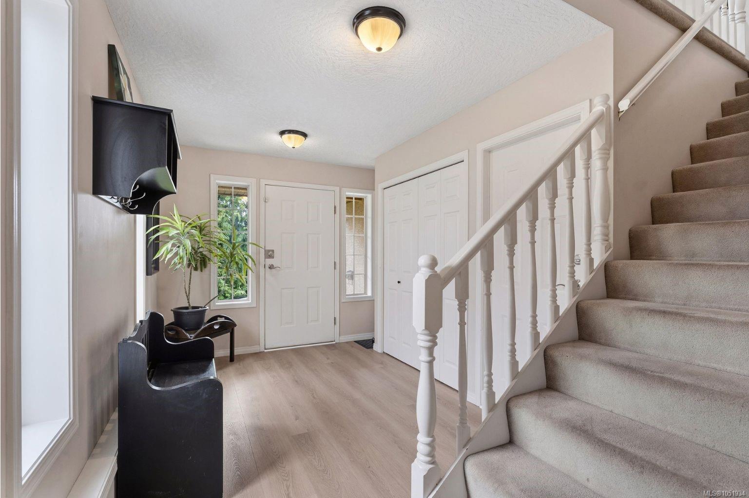 1280 Oakmount Rd — listing photo 5 of 37