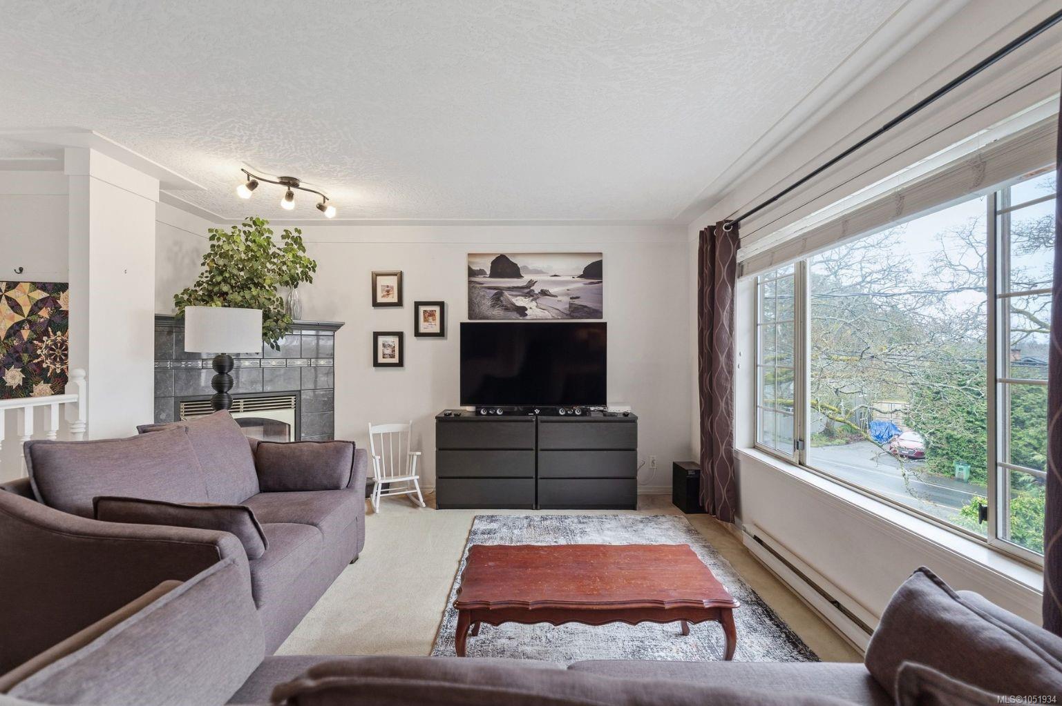 1280 Oakmount Rd — listing photo 7 of 37