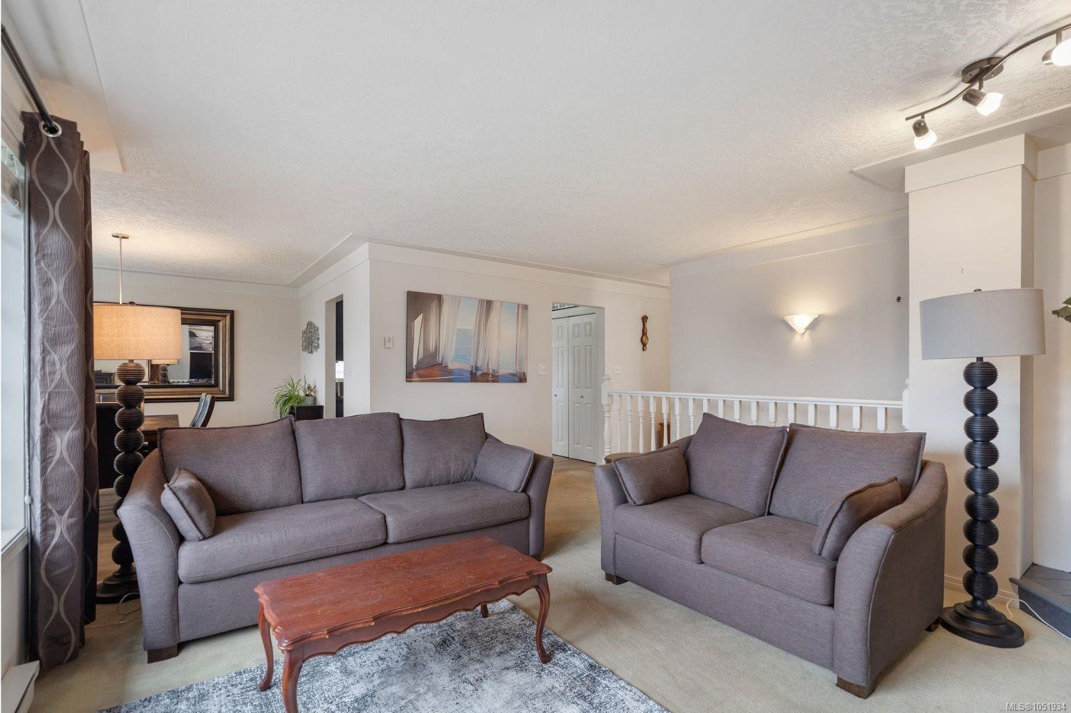 1280 Oakmount Rd — listing photo 9 of 37