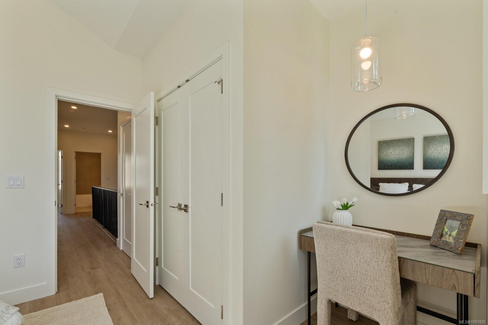 214-2770 Vantilburg Cres — listing photo 12 of 30