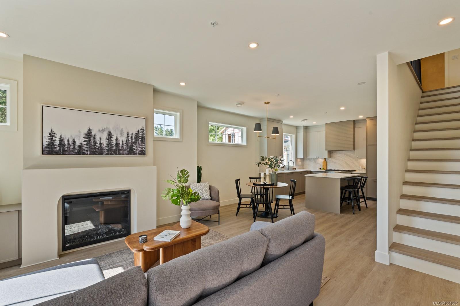 214-2770 Vantilburg Cres — listing photo 3 of 30