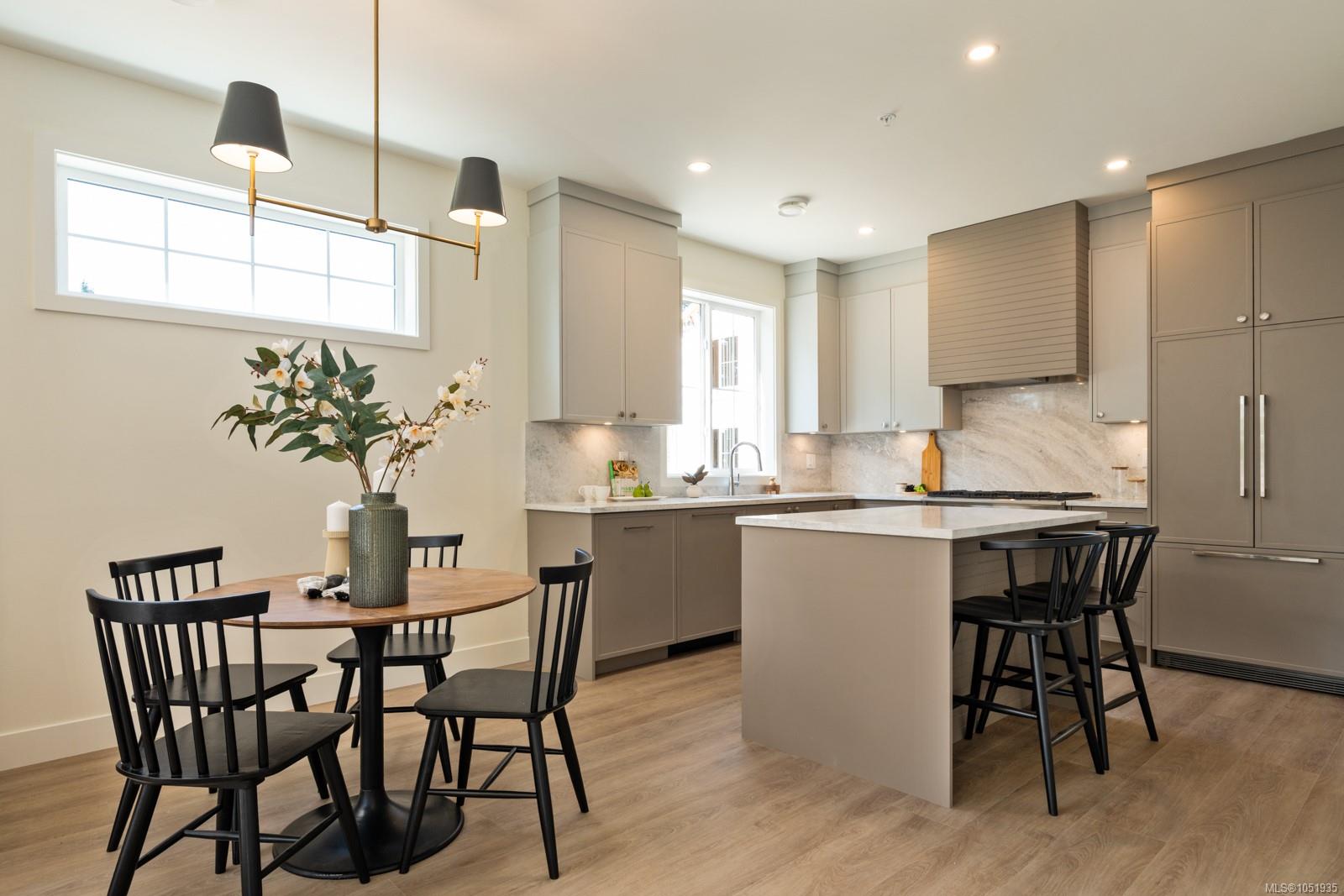 214-2770 Vantilburg Cres — listing photo 5 of 30