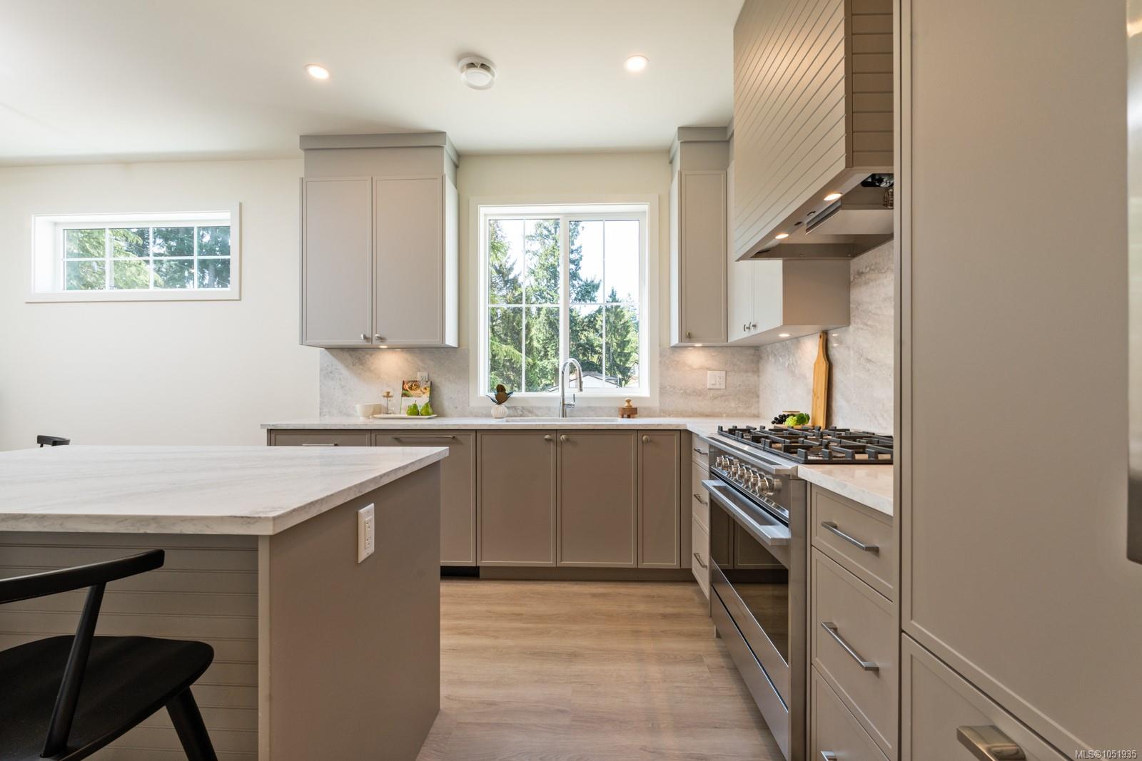 214-2770 Vantilburg Cres — listing photo 9 of 30