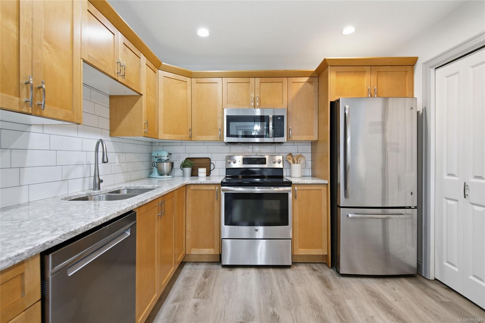 4-340 Young St — listing photo 6 of 29