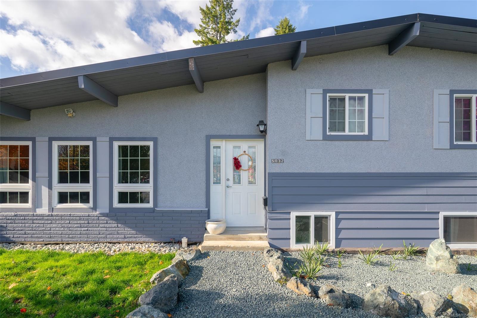 5032 Cherry Creek Rd — listing photo 3 of 47