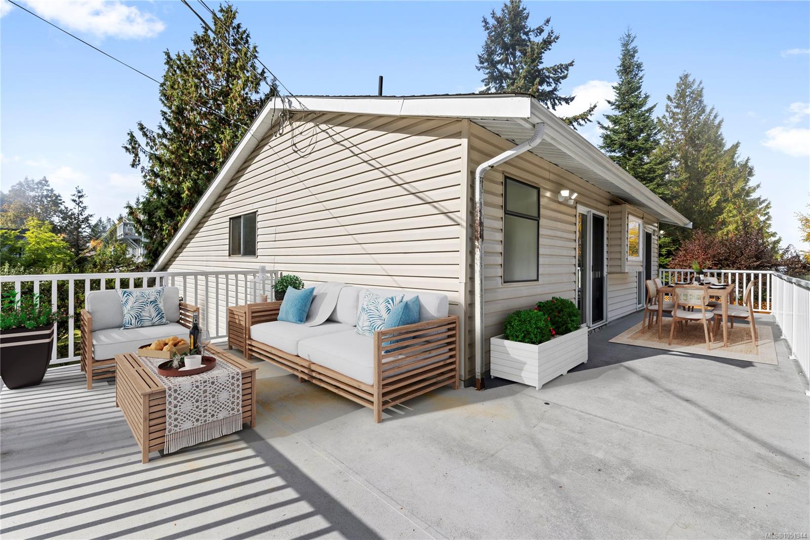 443 Hoylake Rd — listing photo 12 of 35