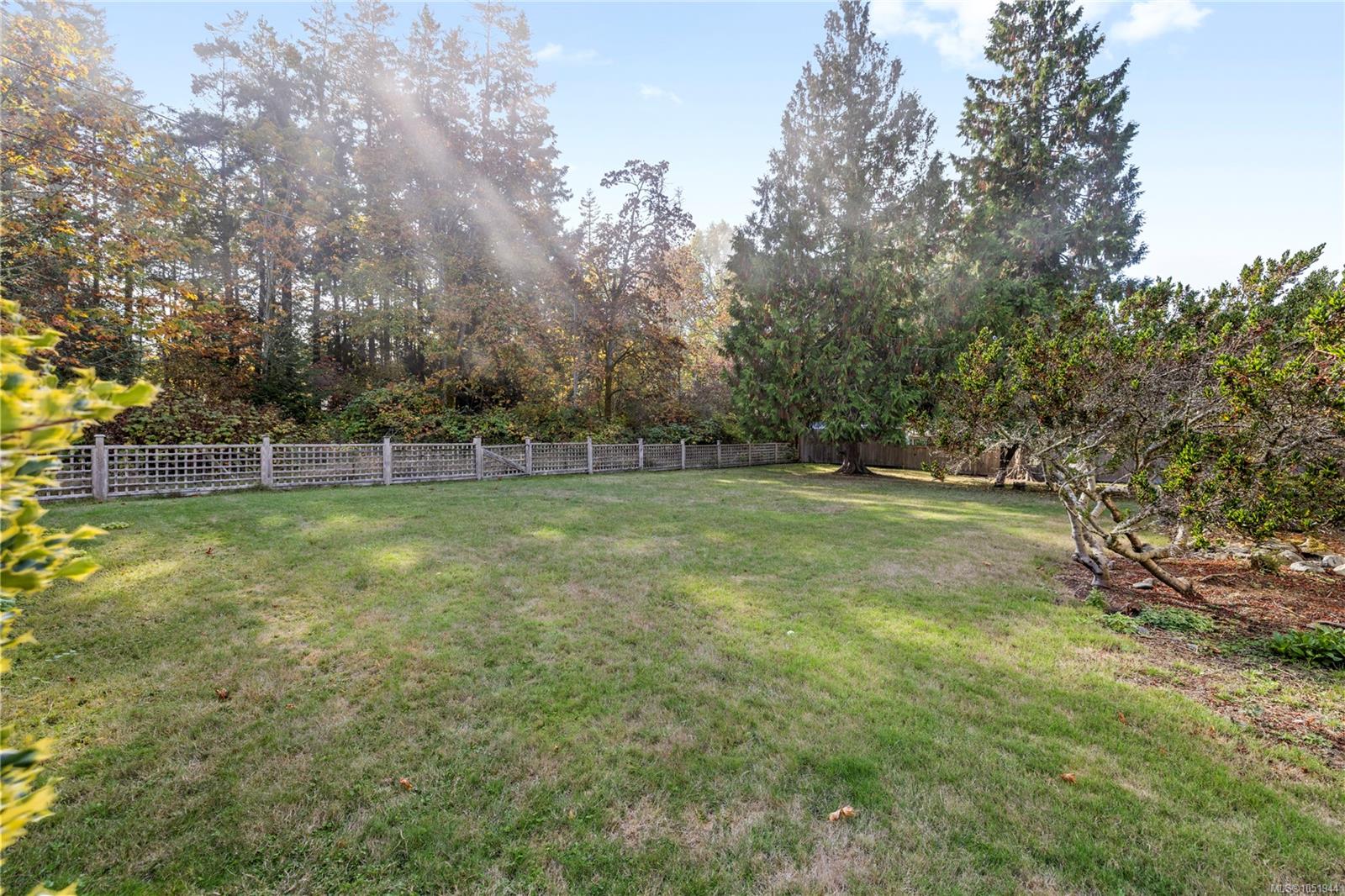 443 Hoylake Rd — listing photo 13 of 35