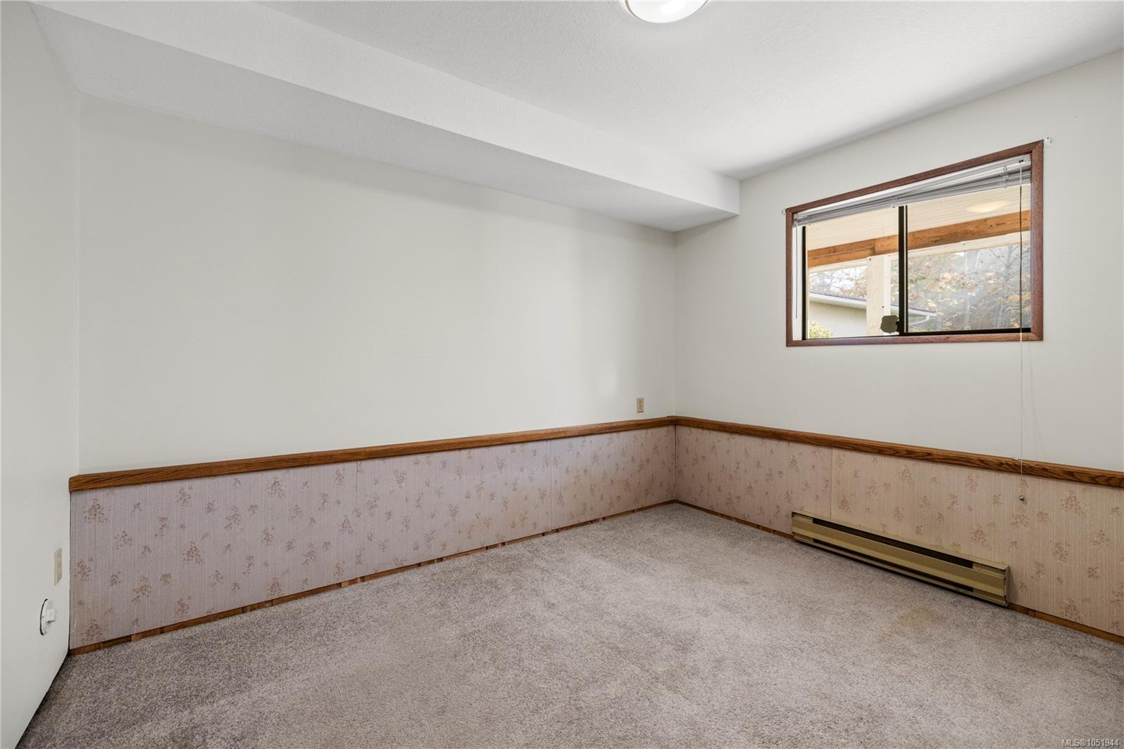 443 Hoylake Rd — listing photo 10 of 35