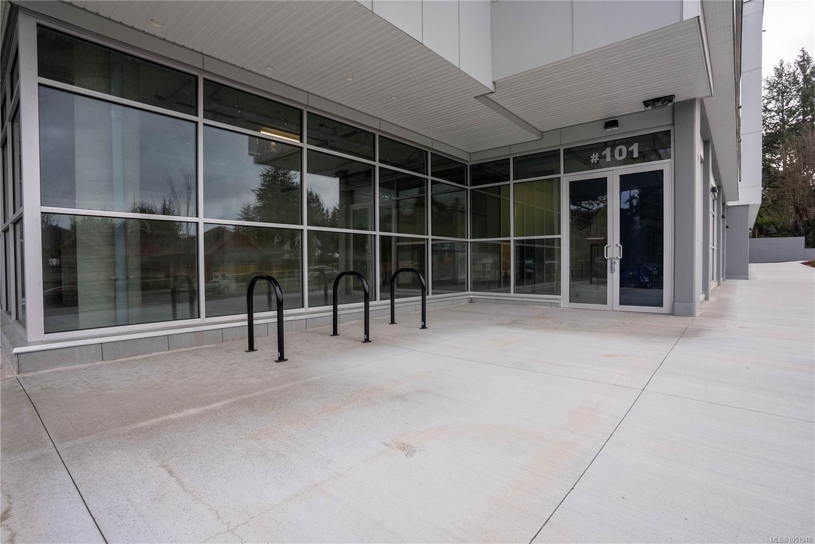 103-258 Helmcken Rd — listing photo 3 of 18