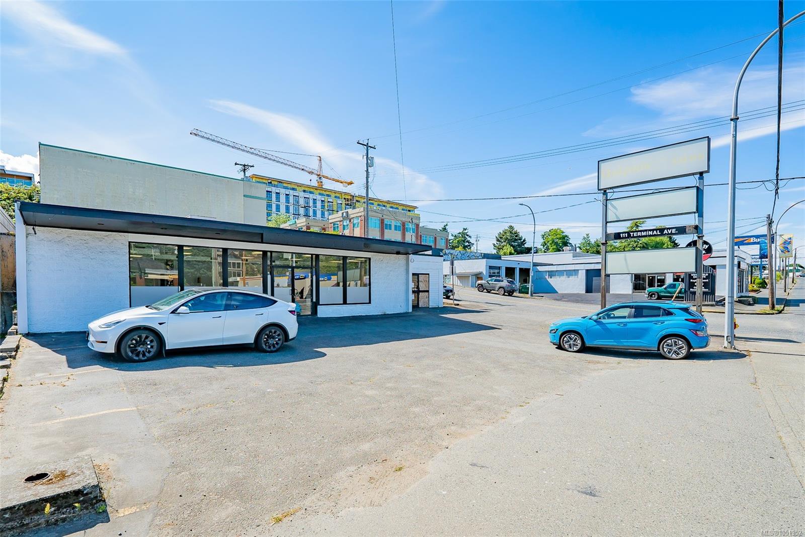 111 Terminal Ave — listing photo 2 of 11