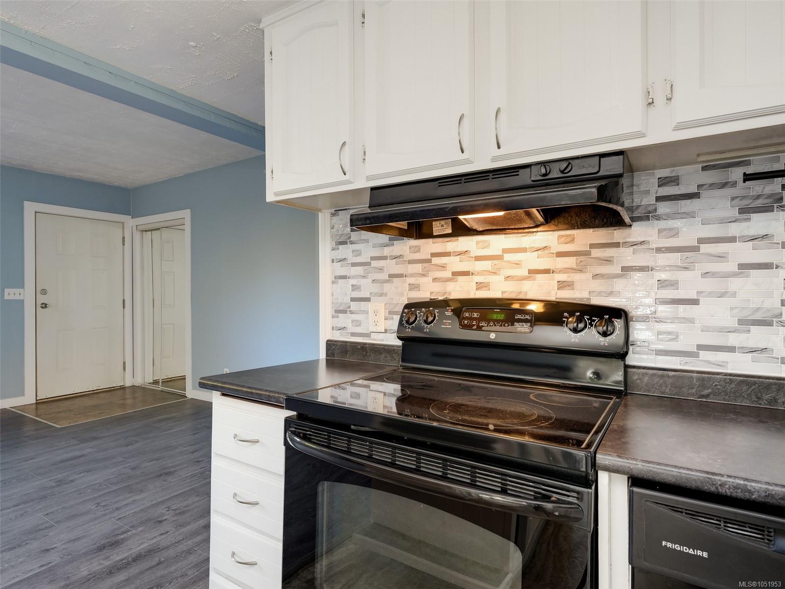 6609 Helgesen Rd — listing photo 11 of 35