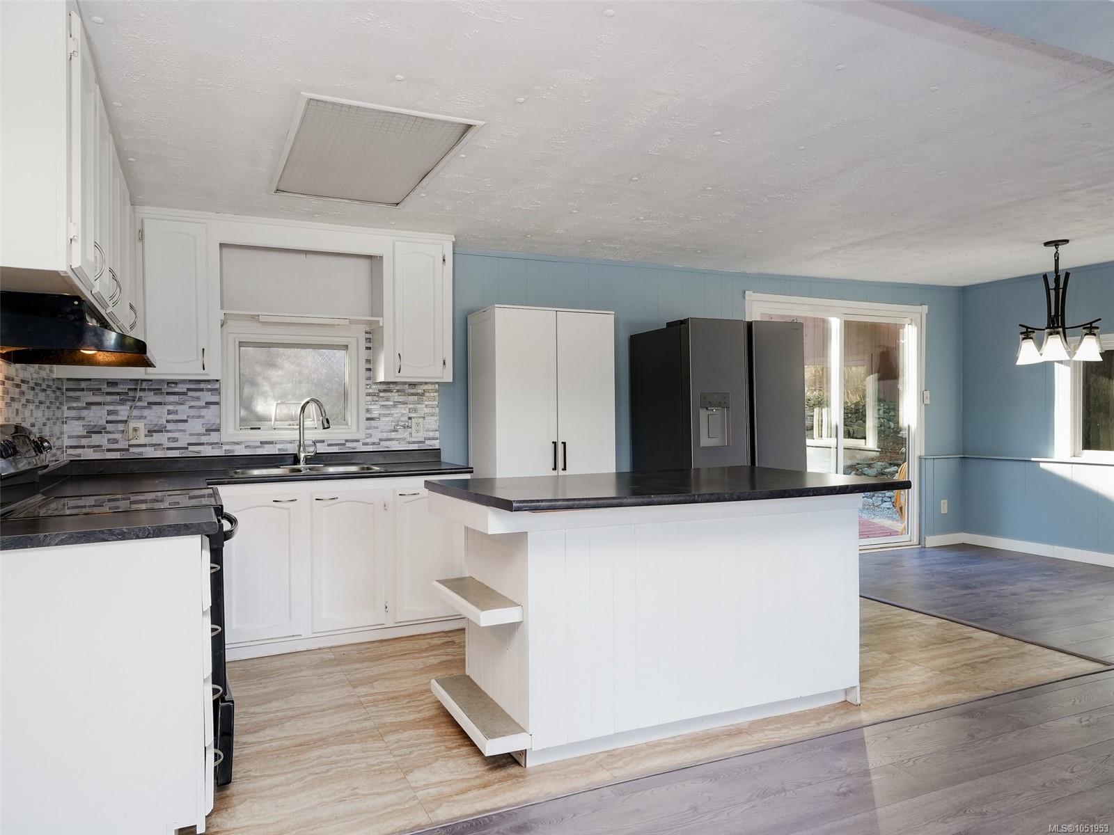 6609 Helgesen Rd — listing photo 8 of 35