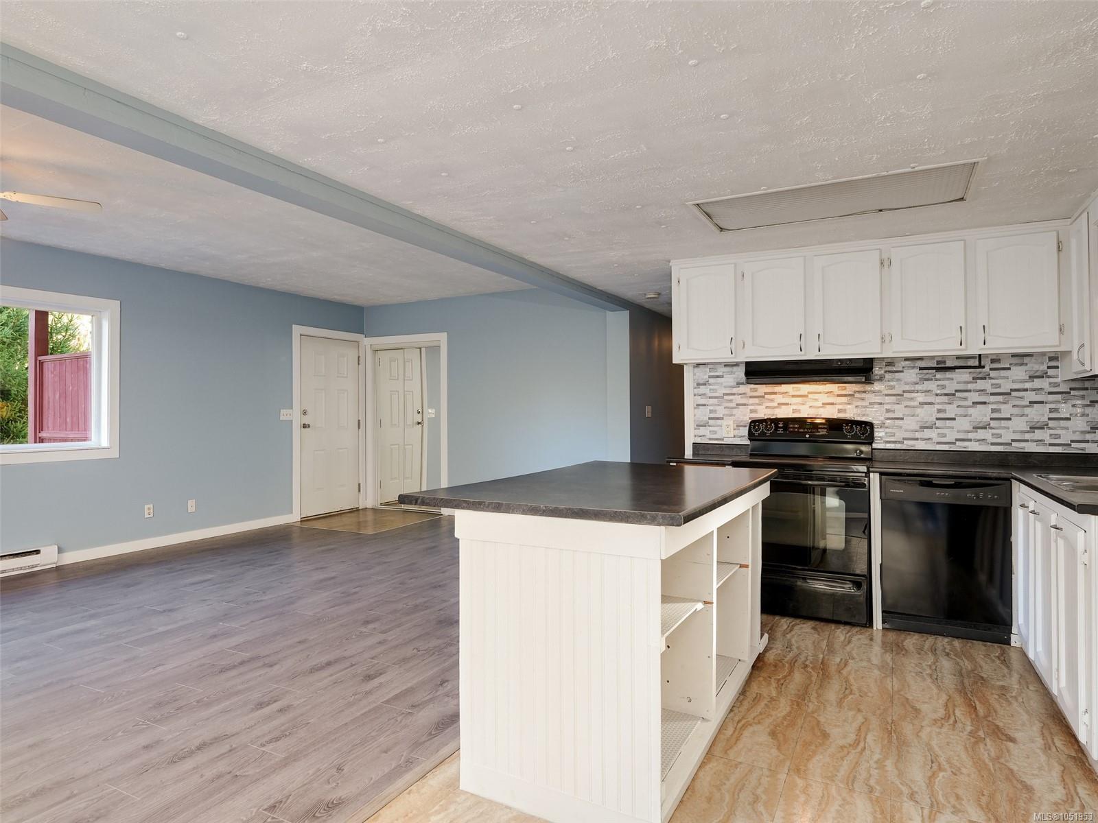 6609 Helgesen Rd — listing photo 9 of 35
