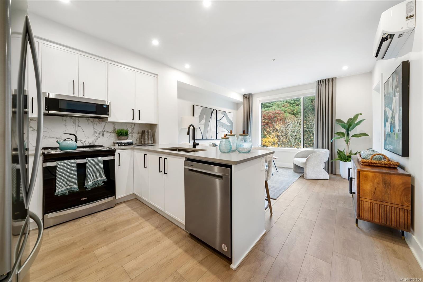 109-1371 Goldstream Ave — listing photo 3 of 9