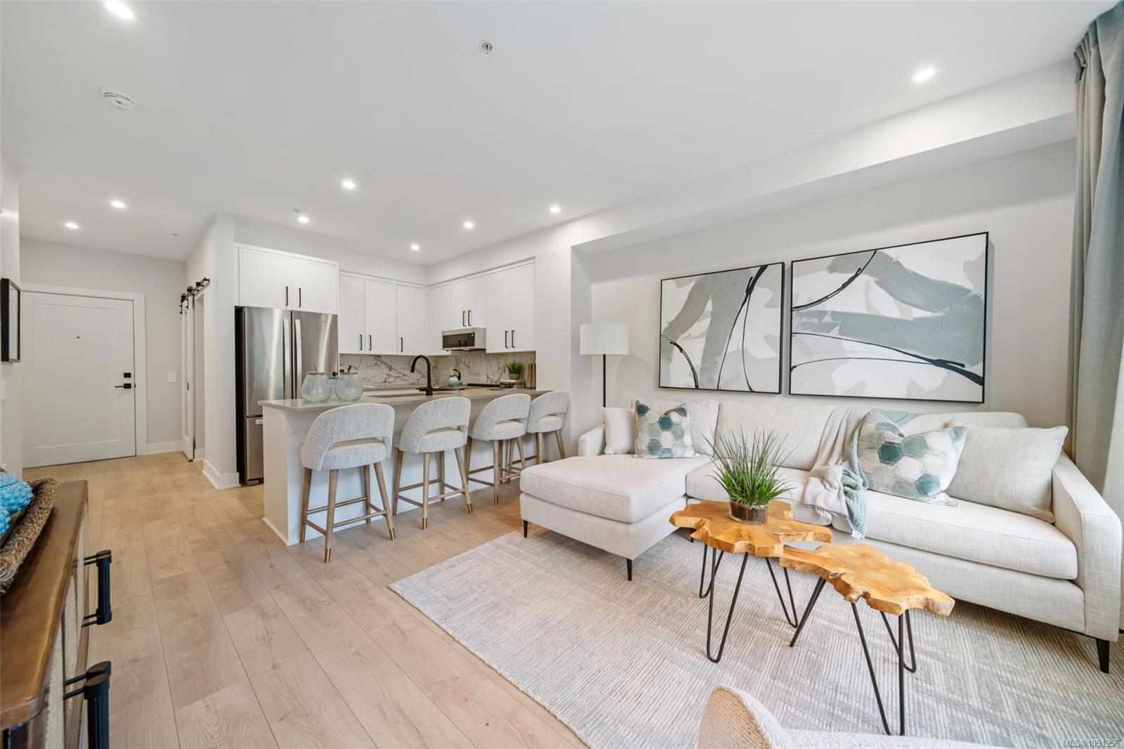 109-1371 Goldstream Ave — listing photo 5 of 9