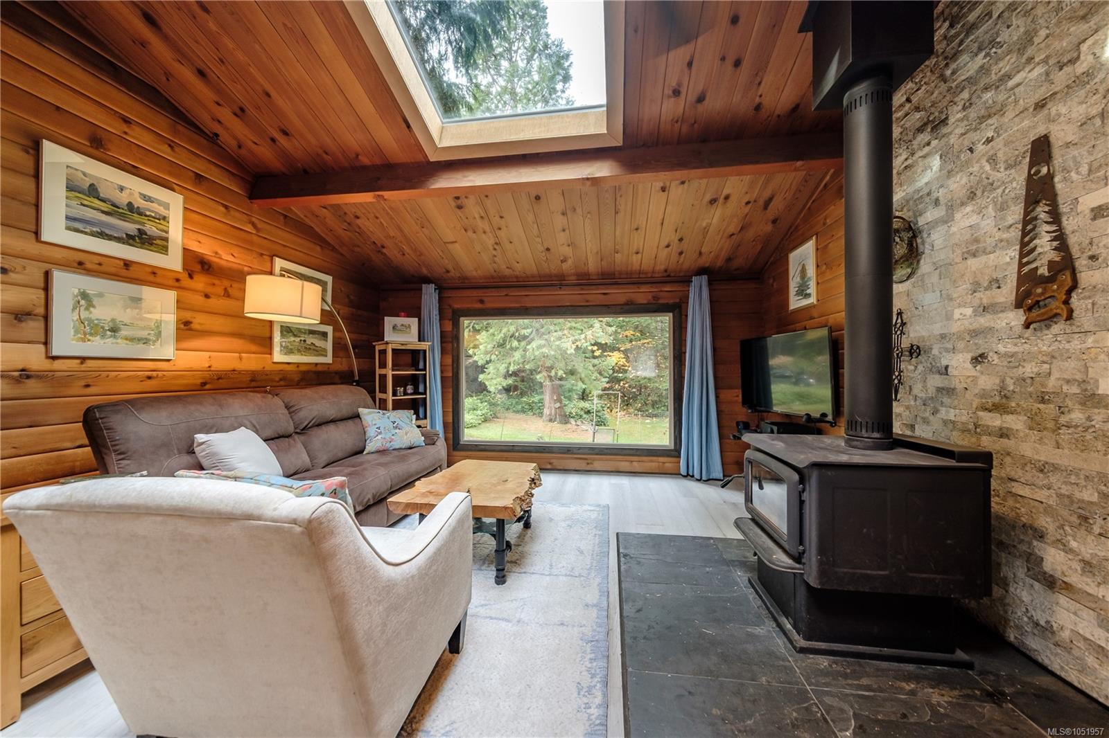 336 Hemlock Ave — listing photo 13 of 47