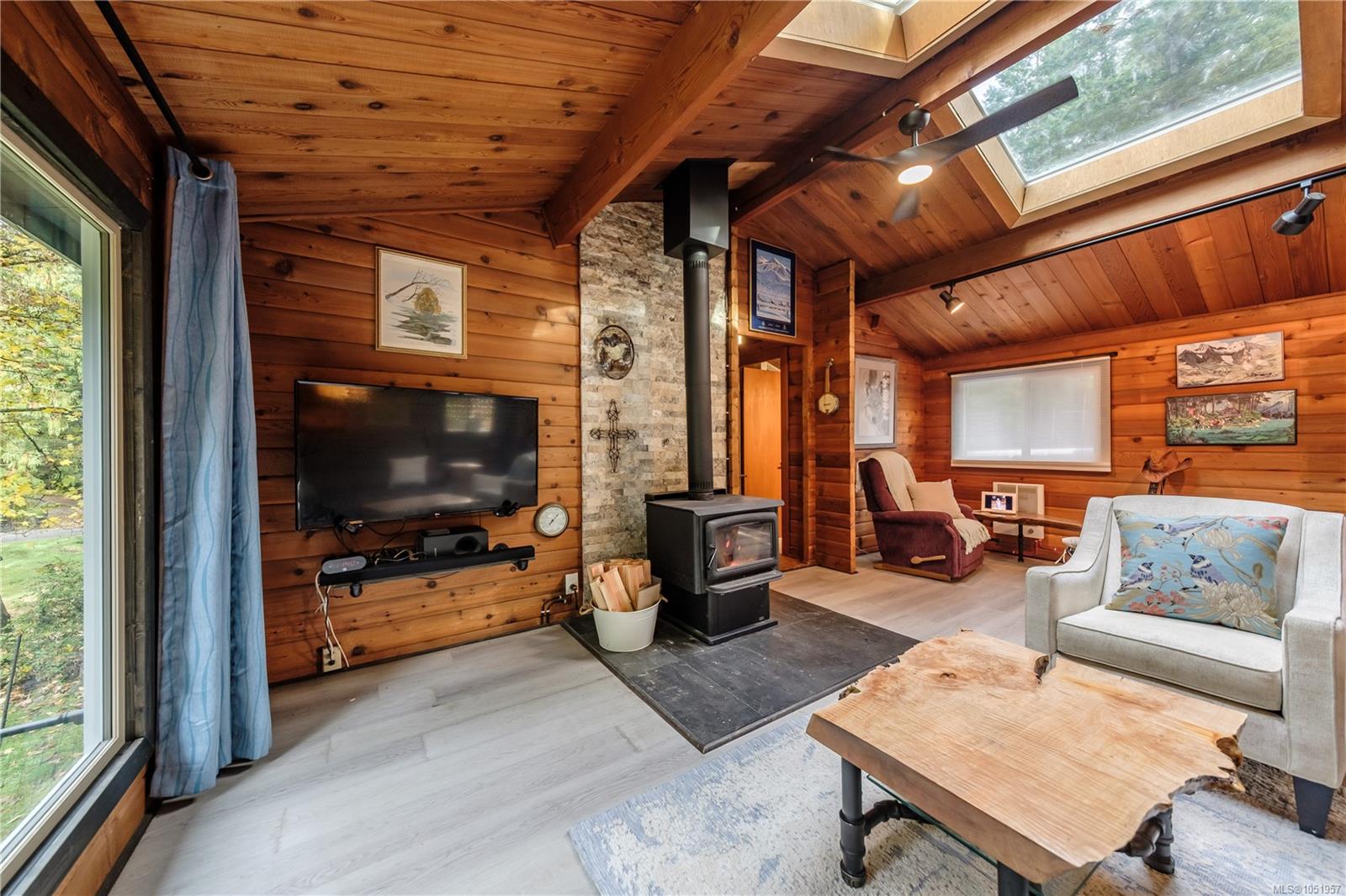 336 Hemlock Ave — listing photo 14 of 47