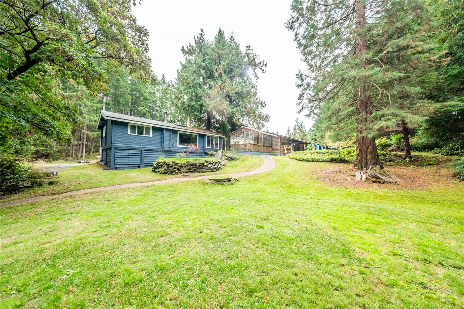 336 Hemlock Ave — listing photo 3 of 47