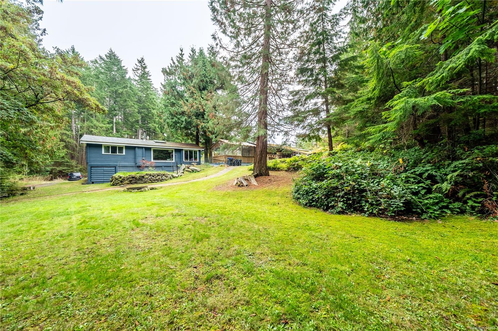 336 Hemlock Ave — listing photo 9 of 47