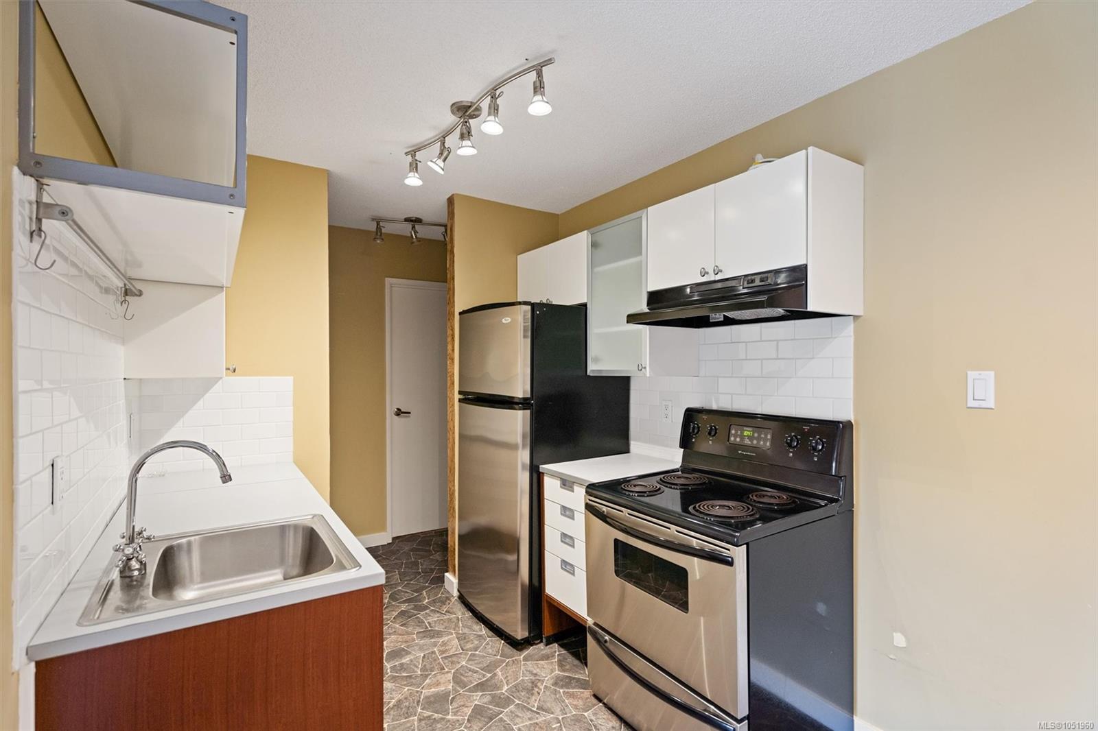 204-1035 McClure St — listing photo 6 of 32