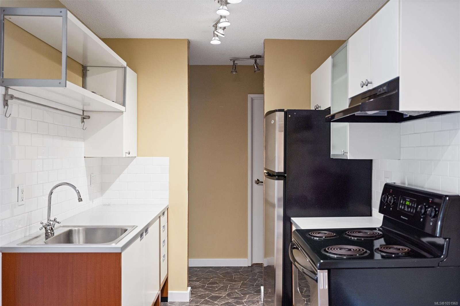 204-1035 McClure St — listing photo 7 of 32