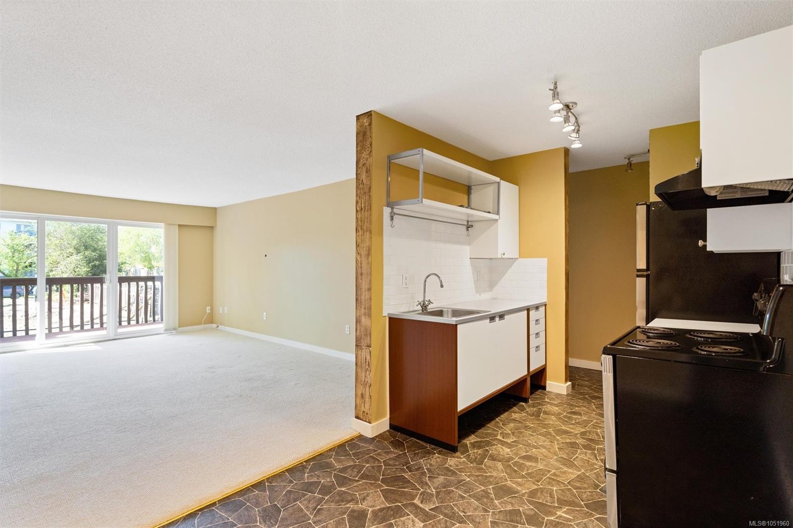 204-1035 McClure St — listing photo 8 of 32