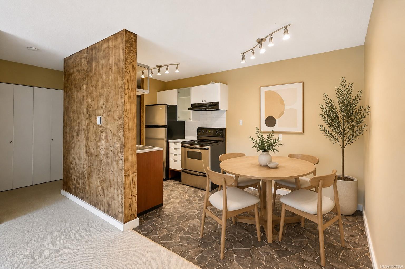 204-1035 McClure St — listing photo 9 of 32