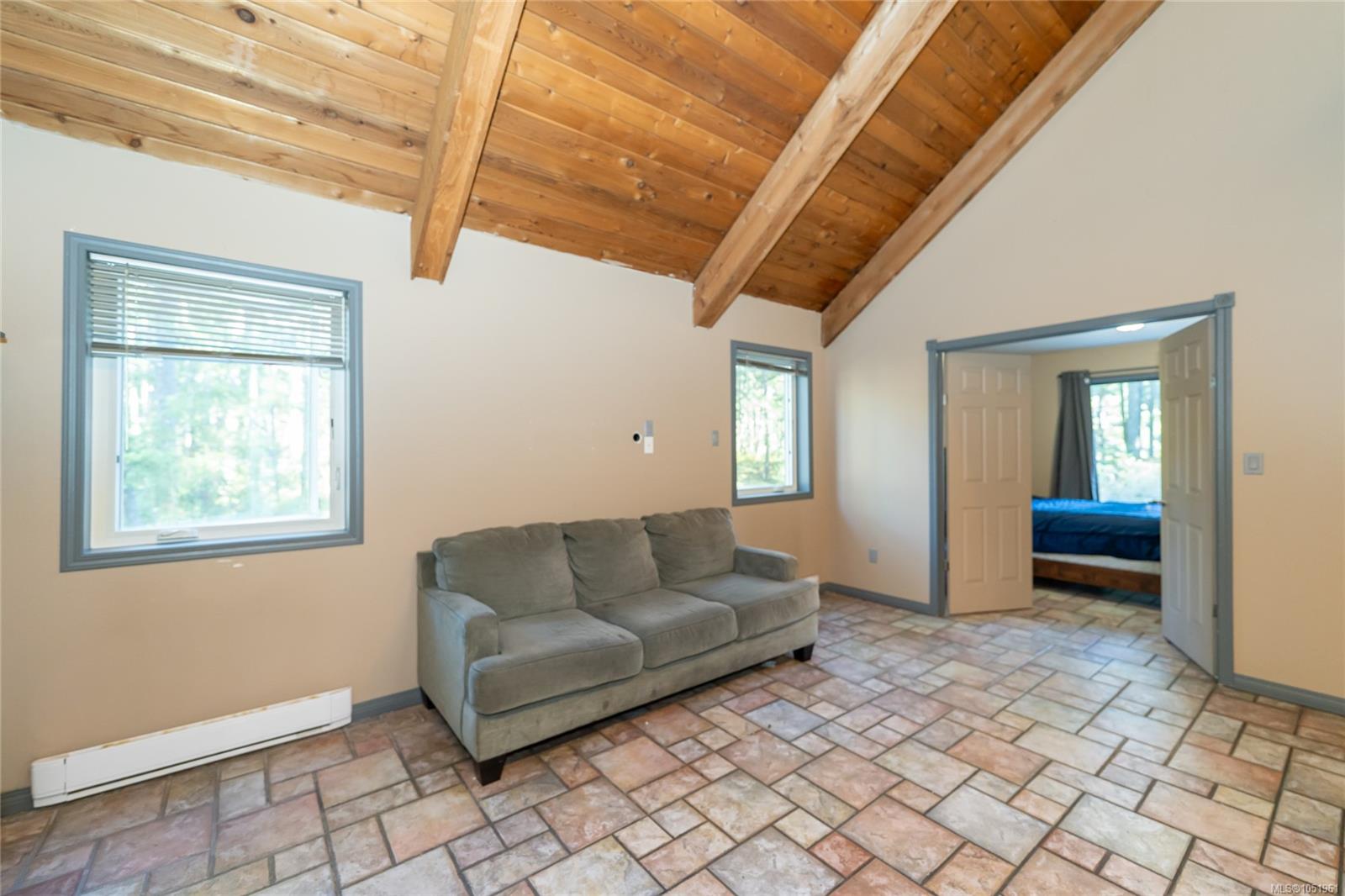 821 Ebadora Lane — listing photo 5 of 39