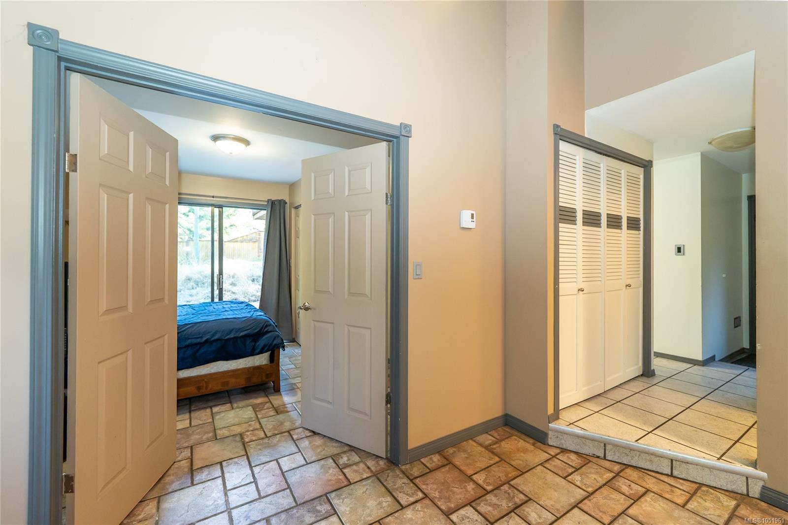 821 Ebadora Lane — listing photo 6 of 39