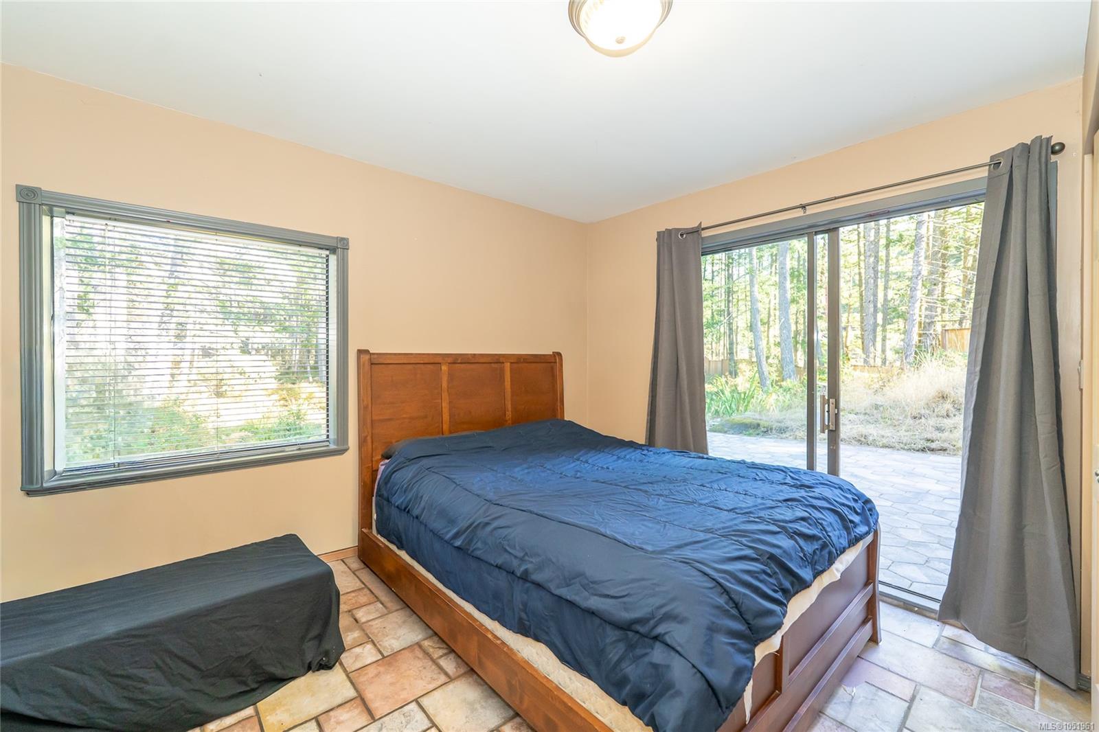 821 Ebadora Lane — listing photo 8 of 39