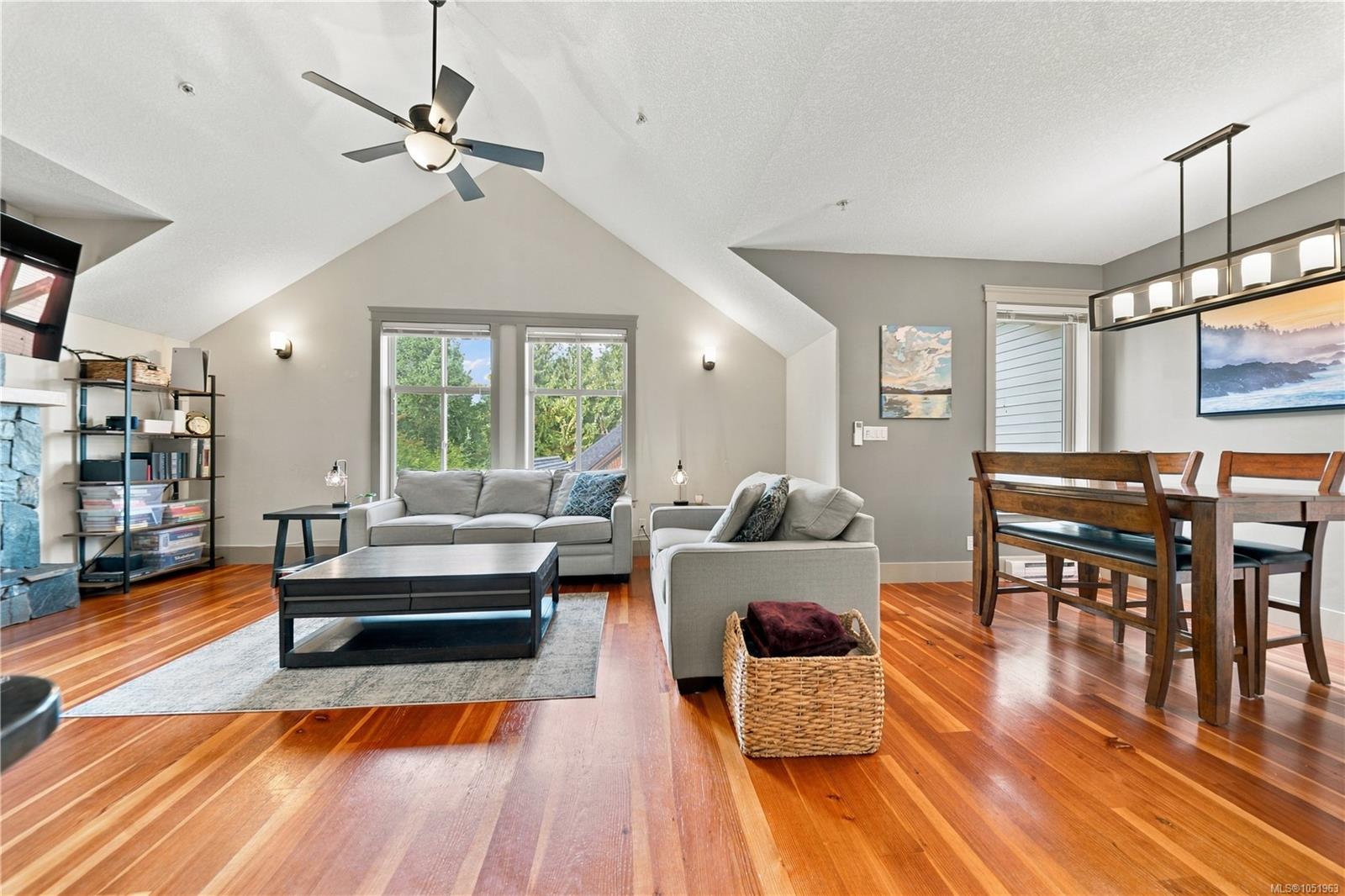 4820 Bridgewood Close — listing photo 14 of 54