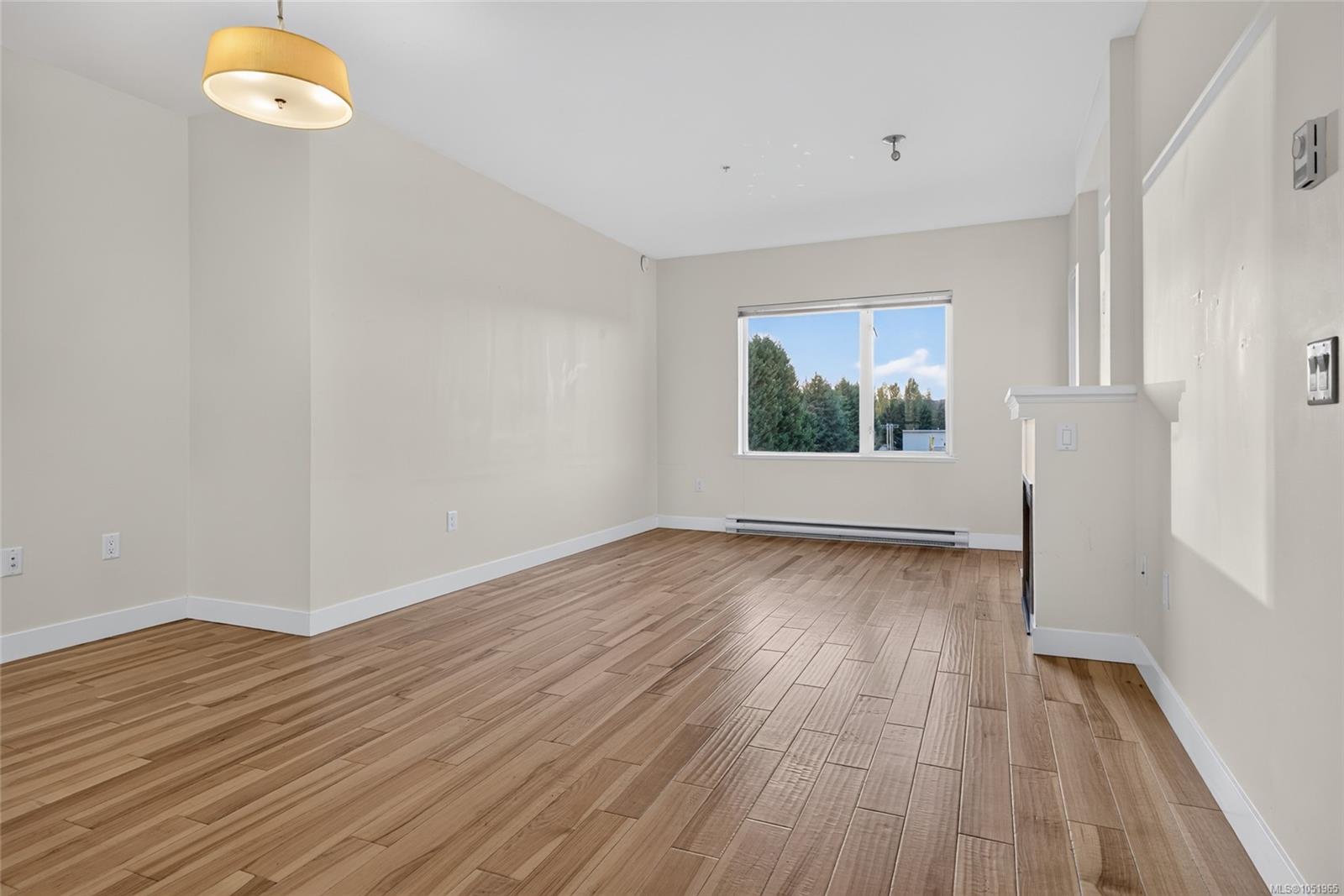 306-4394 West Saanich Rd — listing photo 12 of 53
