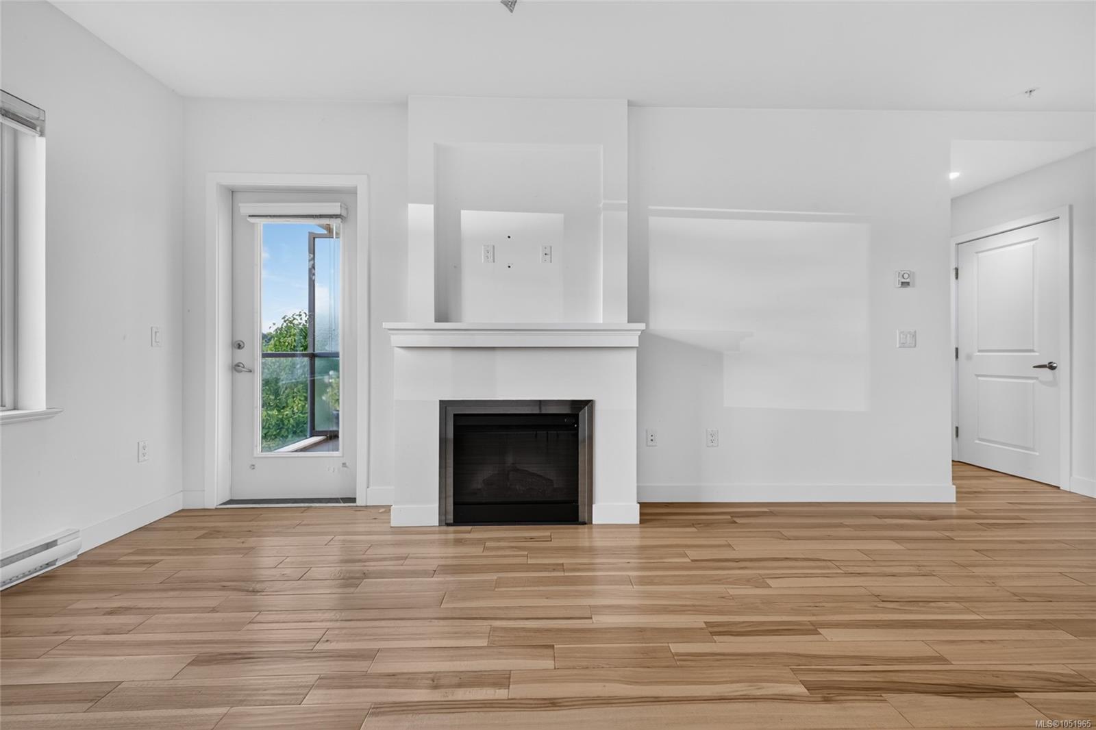 306-4394 West Saanich Rd — listing photo 13 of 53