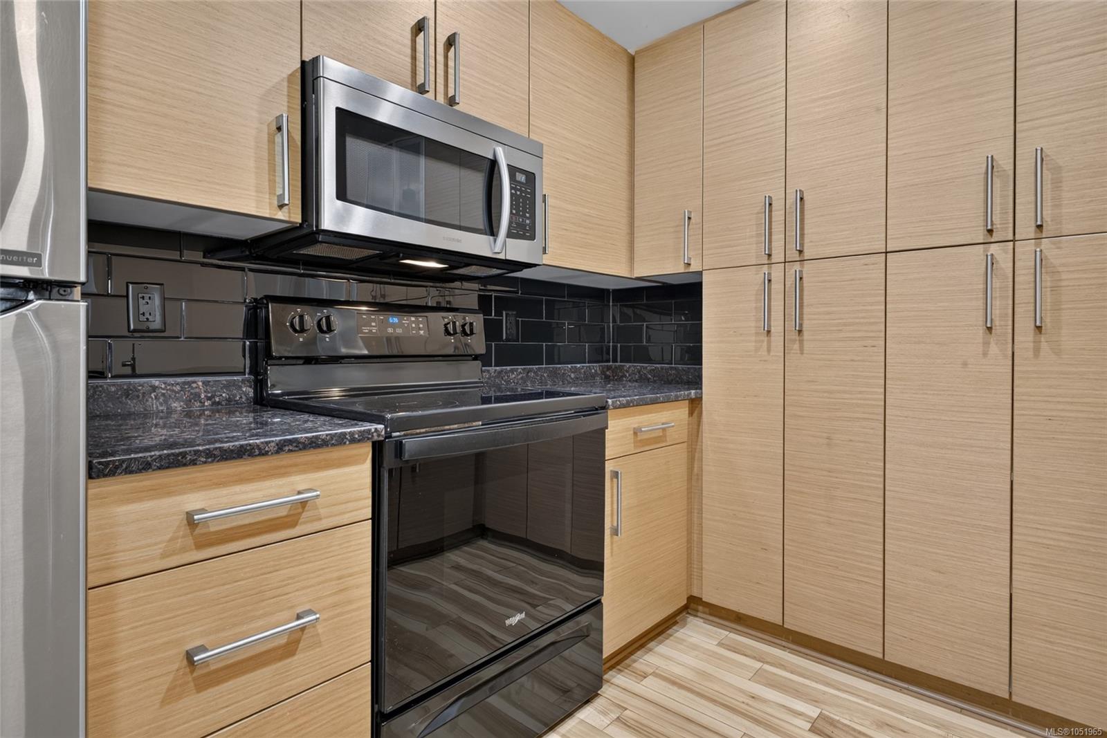 306-4394 West Saanich Rd — listing photo 14 of 53