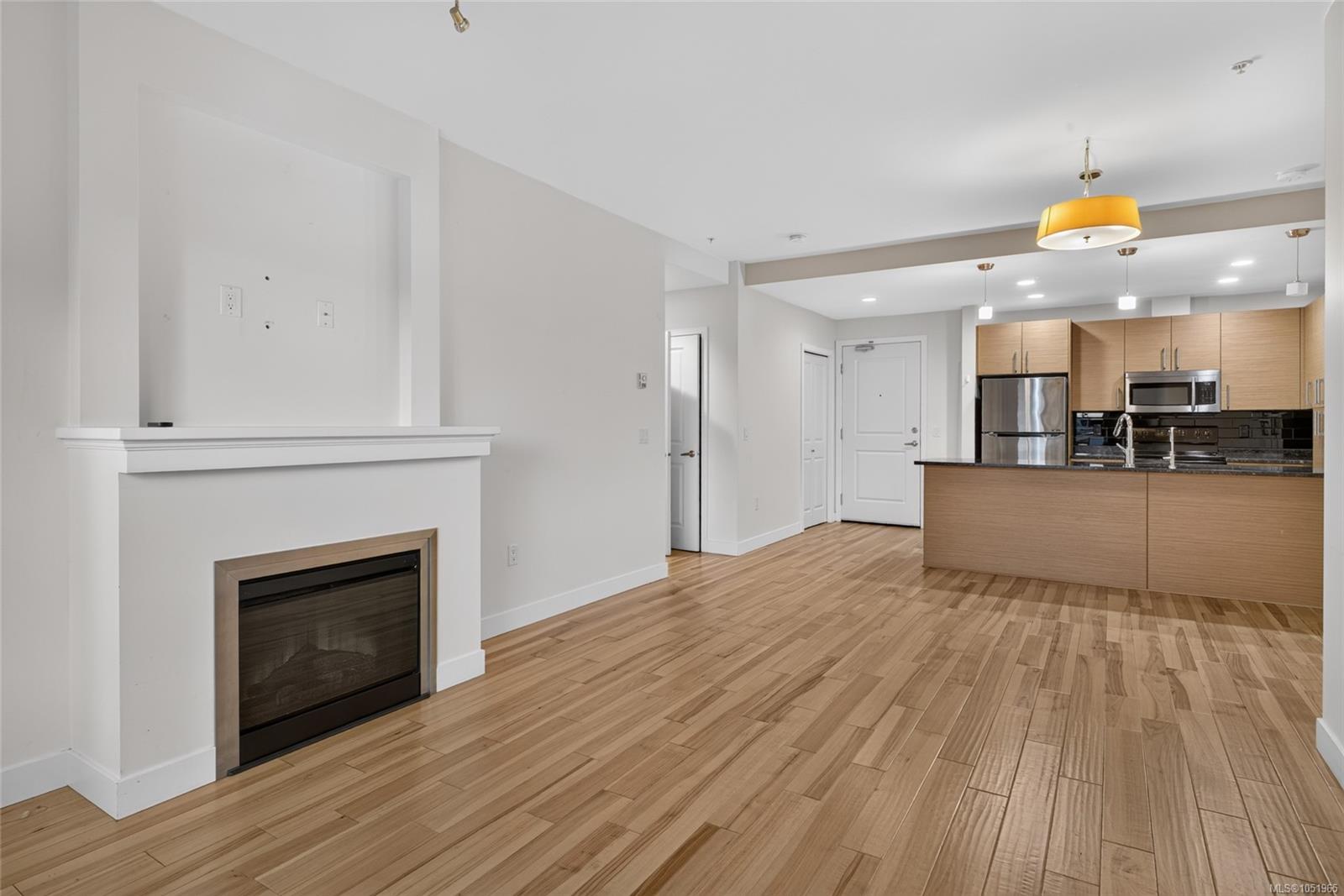 306-4394 West Saanich Rd — listing photo 5 of 53