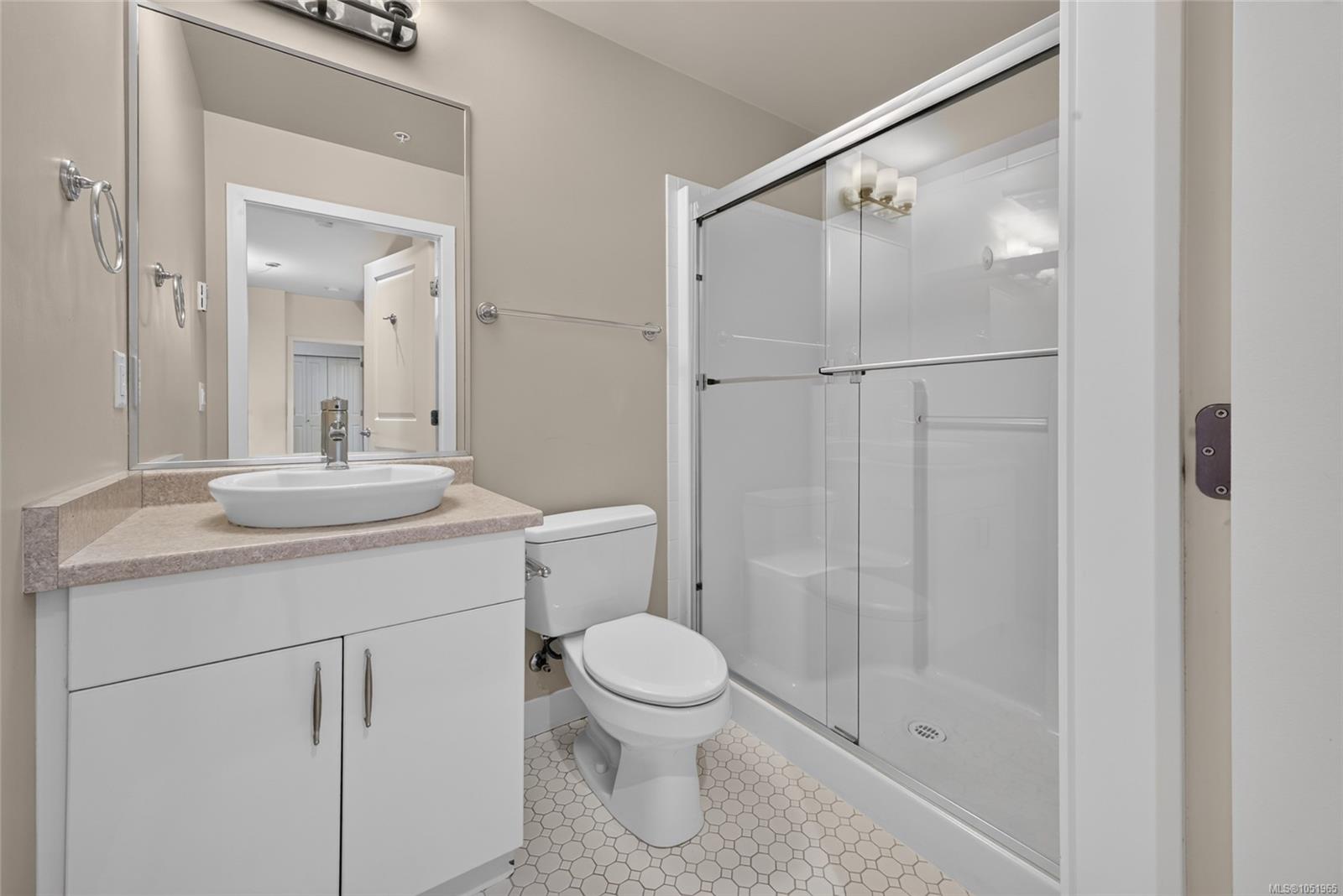306-4394 West Saanich Rd — listing photo 7 of 53