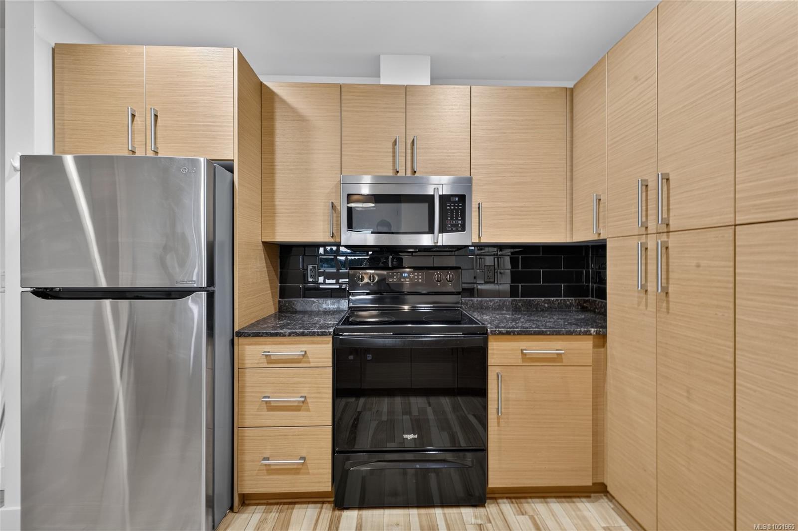 306-4394 West Saanich Rd — listing photo 10 of 53