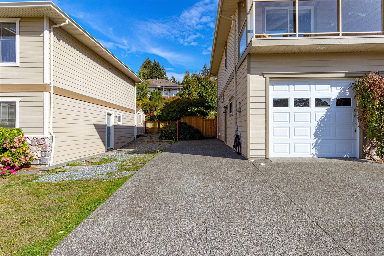6309 Central Saanich Rd — listing photo 5 of 91