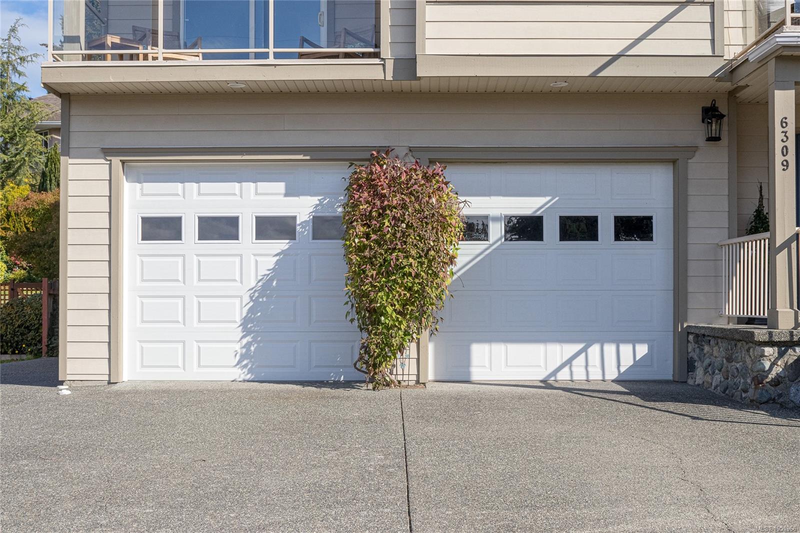 6309 Central Saanich Rd — listing photo 6 of 91